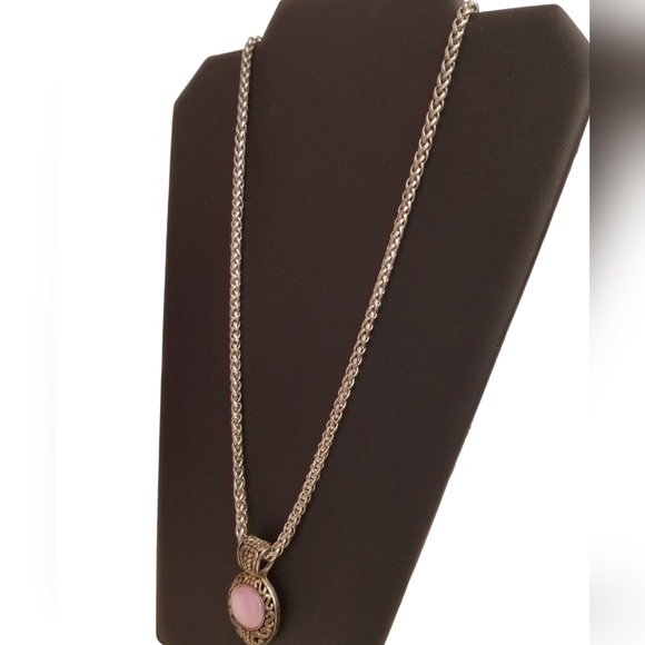 ORNATE SILVERTONED WHEAT CHAIN & PENDANT NECKLACE WITH PINK MOONGLOW CABACHON - Picture 4 of 6